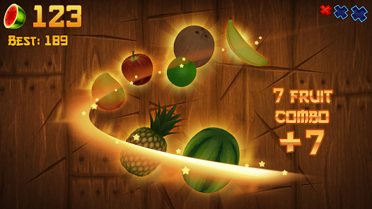 Fruit Ninja gameplay with multiple fruit launched for combo slicing